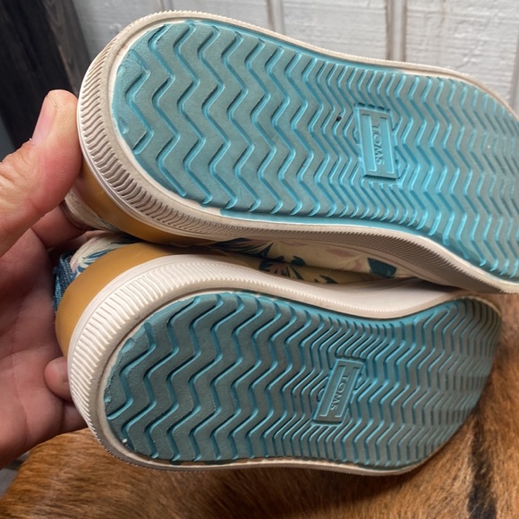 Womens Toms sneakers size 8 check them out very nice thanks 🙏 - Picture 5 of 8